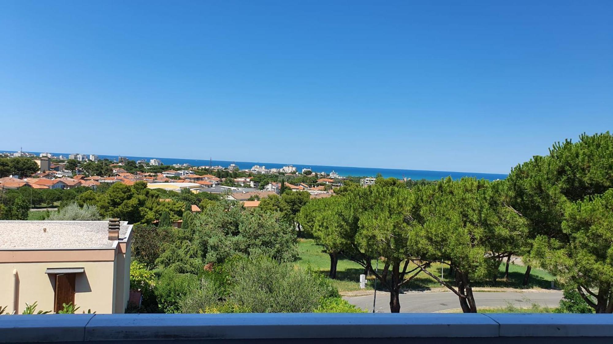 Villetta Panoramica Con Giardino A 리치오네 외부 사진