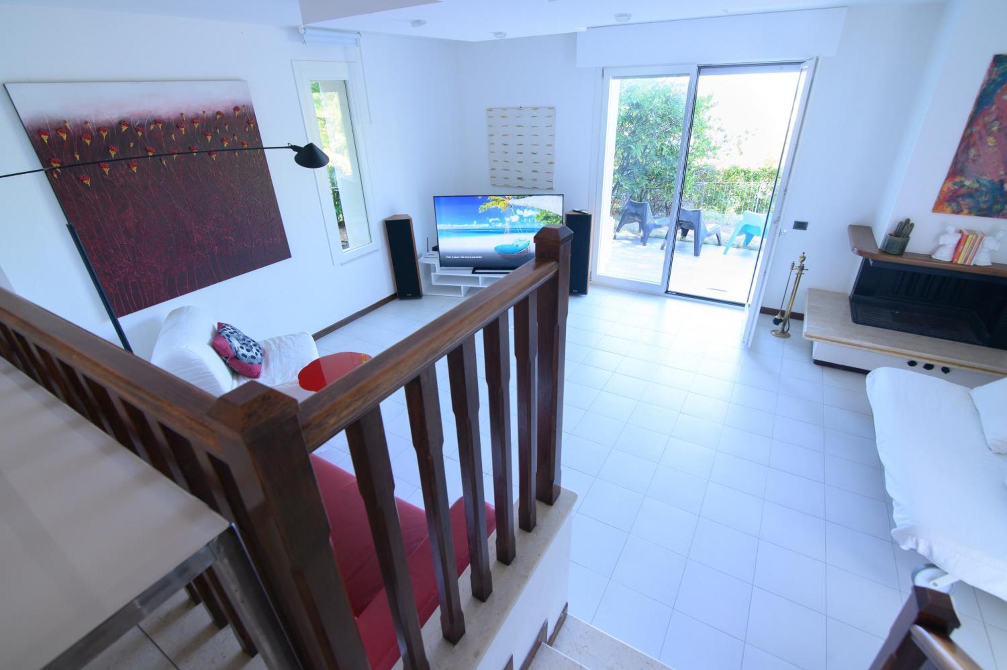 Villetta Panoramica Con Giardino A 리치오네 외부 사진
